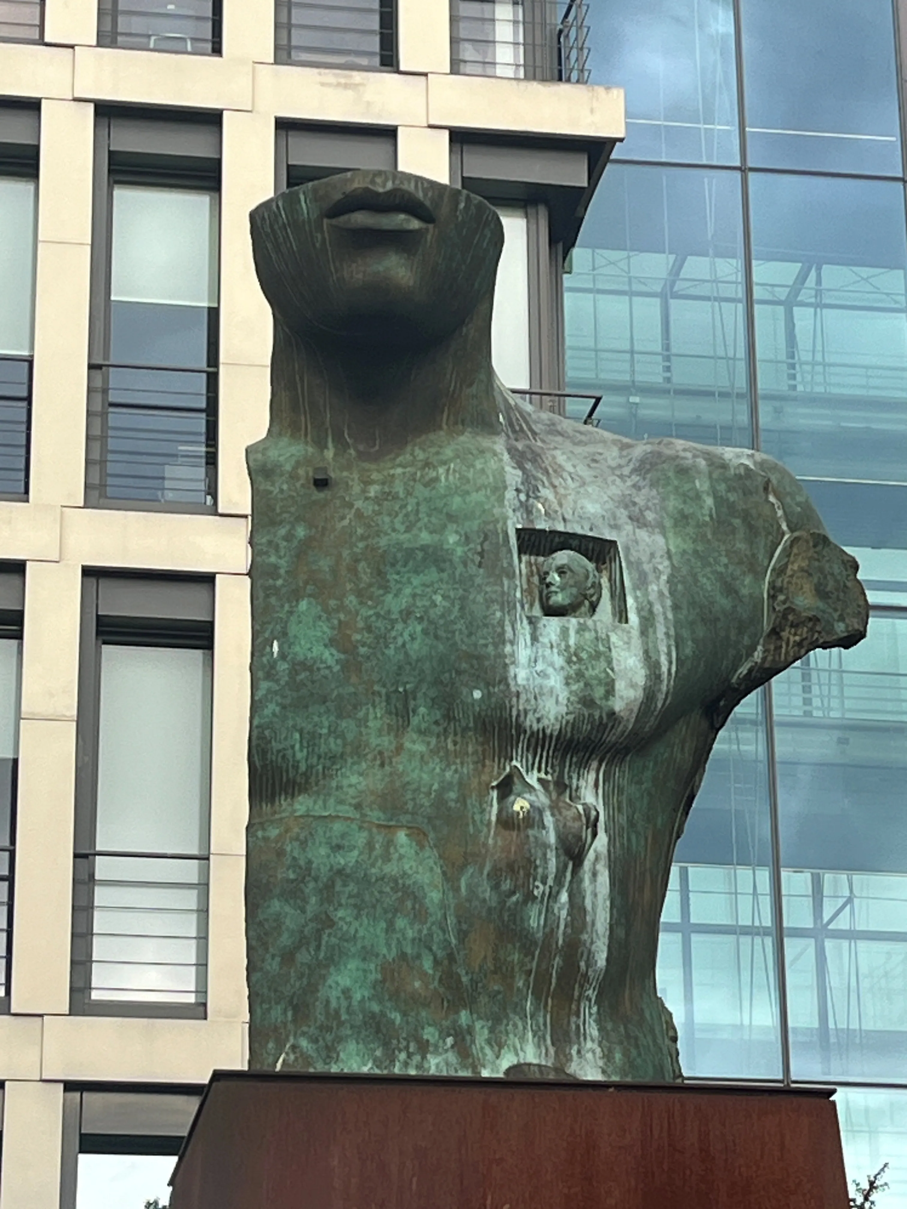 Grande Toscano — Igor Mitoraj, ul. Bobrowiecka 6, Warsaw