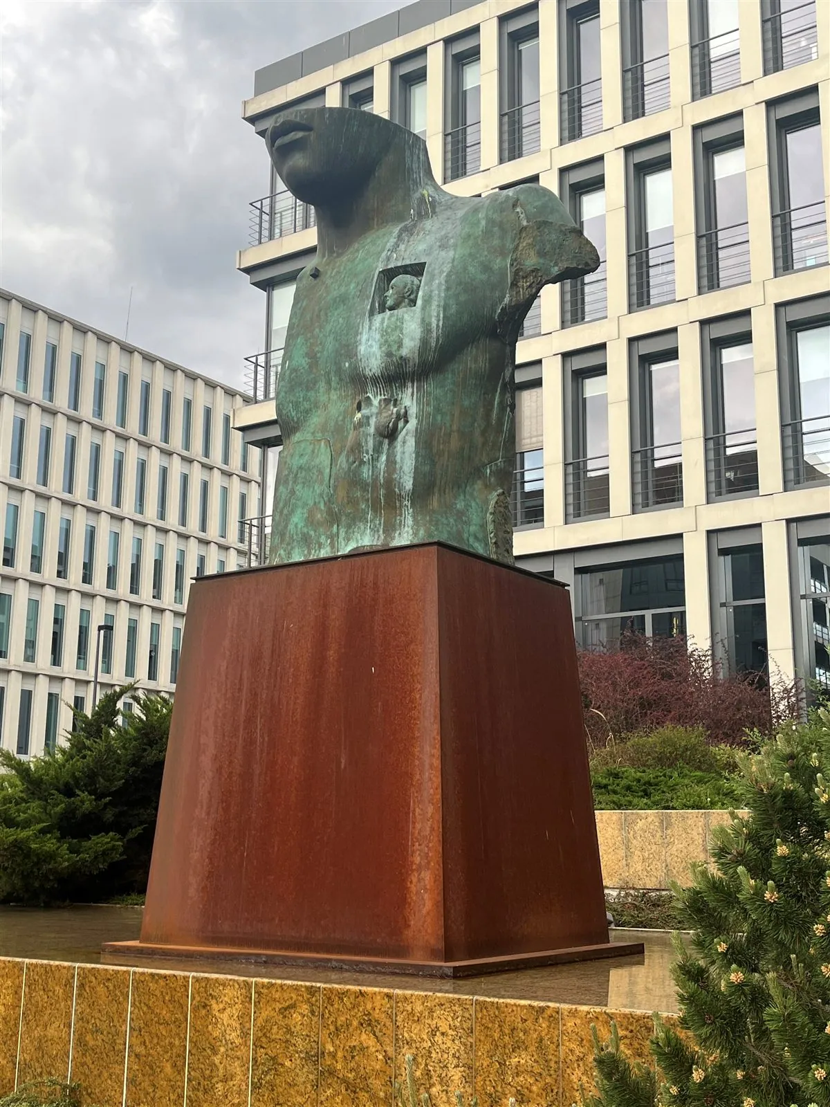 Grande Toscano — Igor Mitoraj