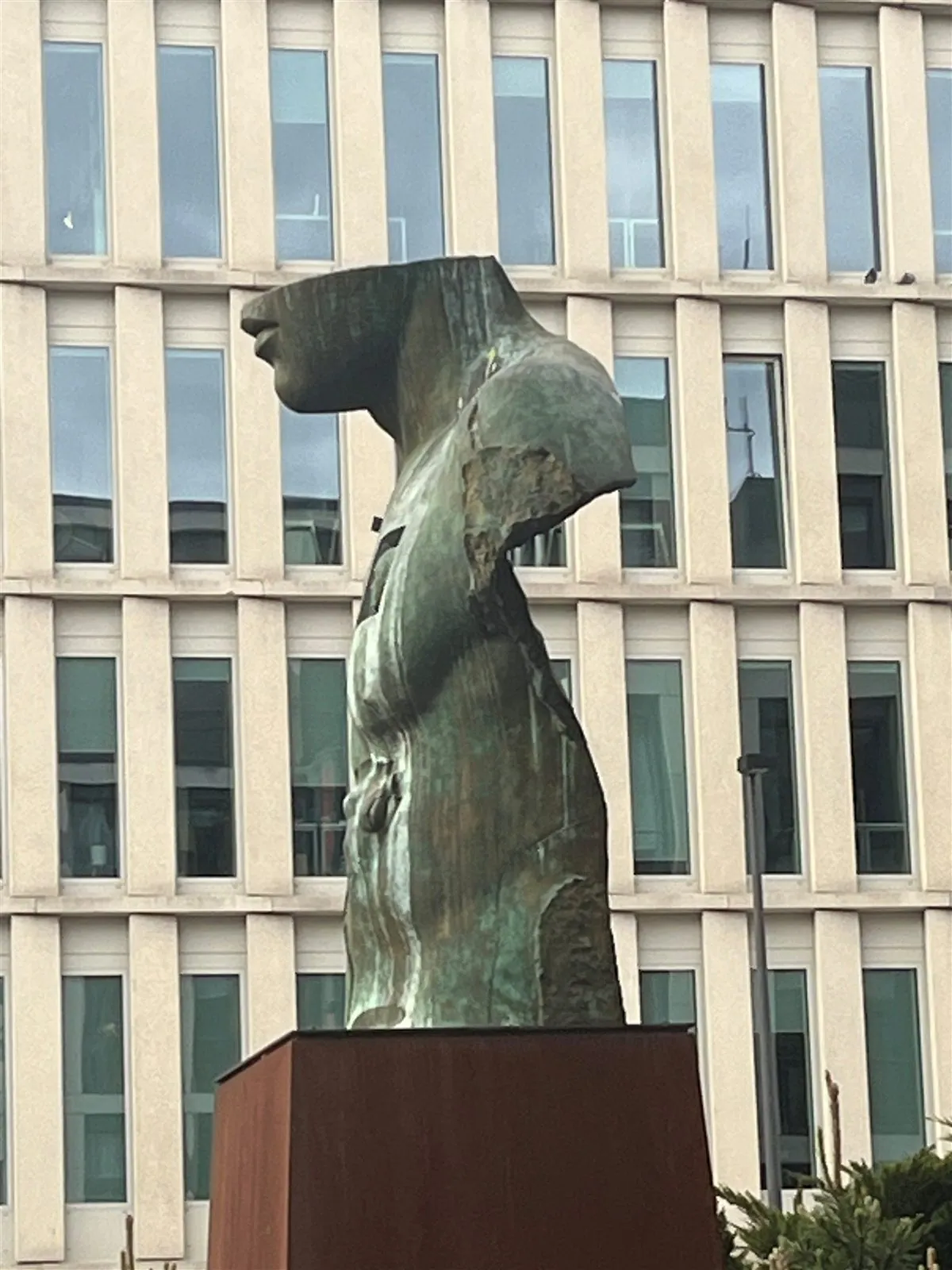 Grande Toscano — Igor Mitoraj, rear