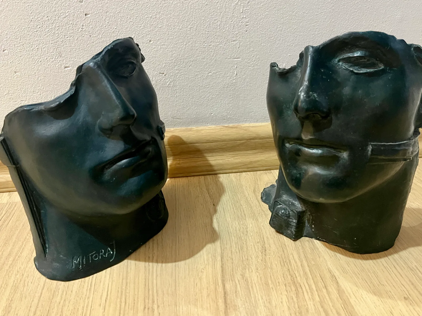 Paar Bronzegesichter — Igor Mitoraj