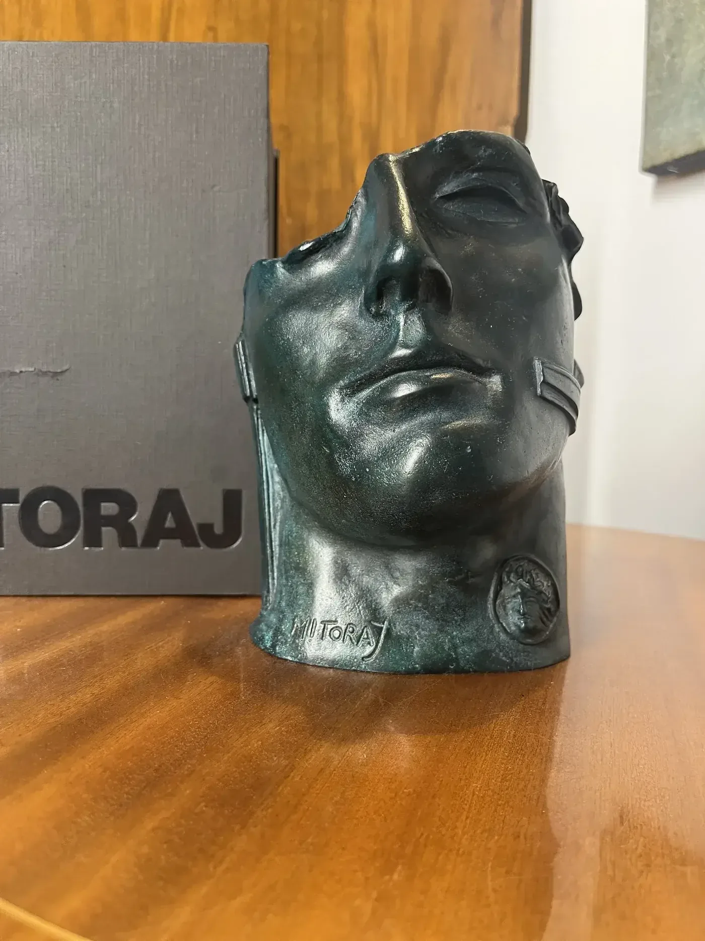 Centurione II (1987) — Igor Mitoraj, dark patina bronze, profile view, Ed. 1500