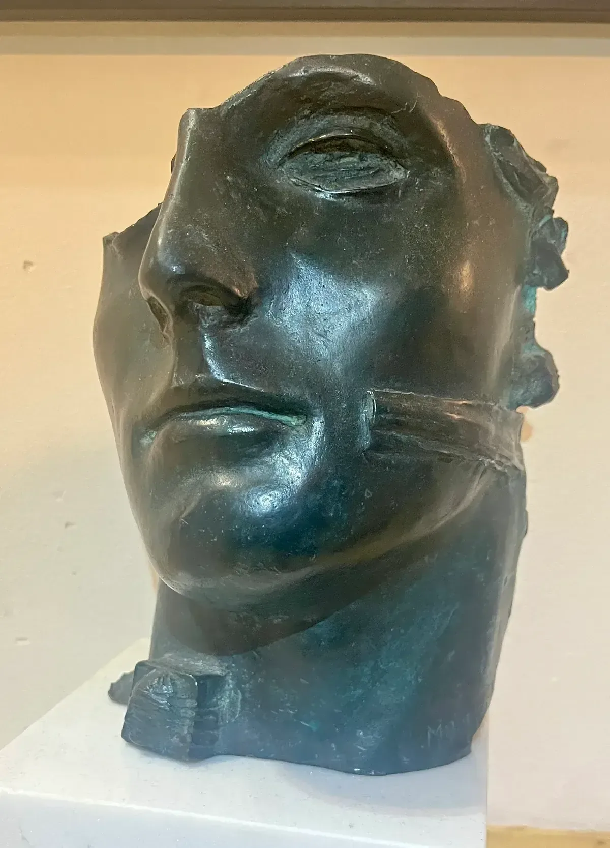 Centurione I (1987) — Igor Mitoraj, three-quarter view, green patina, white marble base, collector photograph