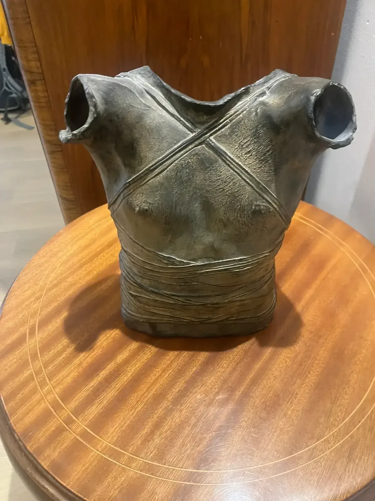 Corazza Media 1987 — detail view, collector photograph — bronze breastplate