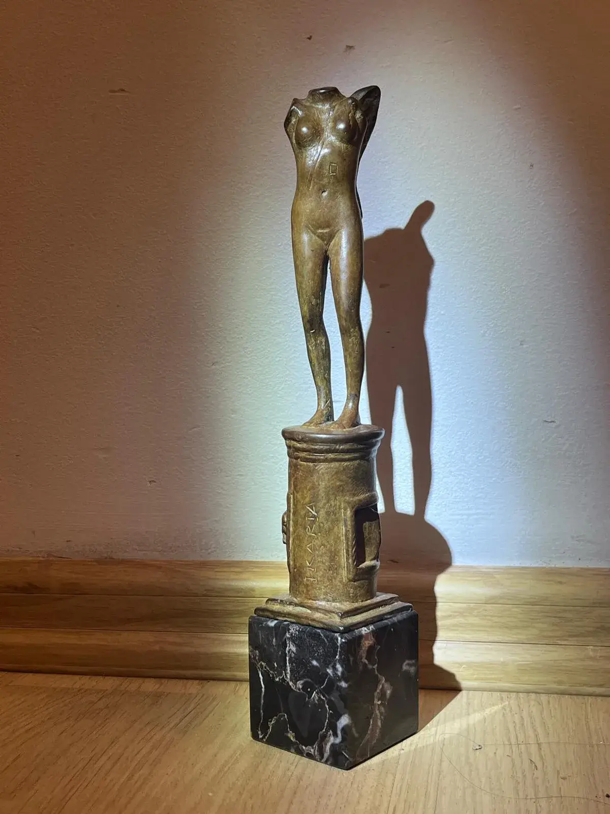 Ikaria Pequeña — Igor Mitoraj, fallen Icarus desktop bronze