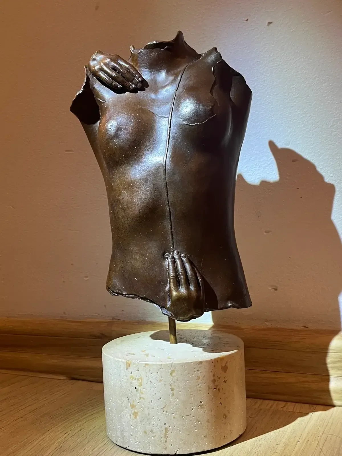 Kea (1979) — Igor Mitoraj, bronze torso fragment, detail of chest and shoulder