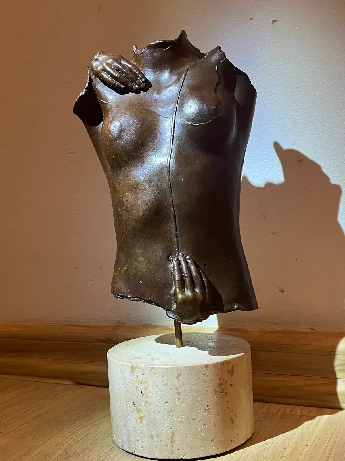 Kea (1979) — Igor Mitoraj, bronze torso, frontal view, travertine base visible