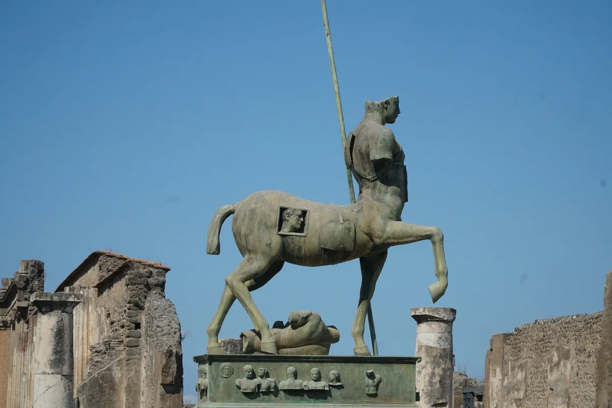 Centauro — Igor Mitoraj, detail view