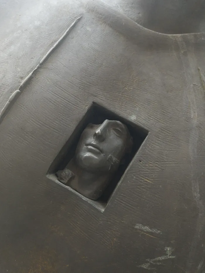 Anielskie Drzwi — Mitoraj bronze, Jesuit Church portal