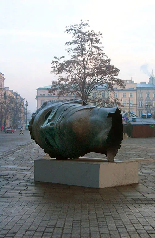 Eros Bendato by Igor Mitoraj, Kraków Main Market Square